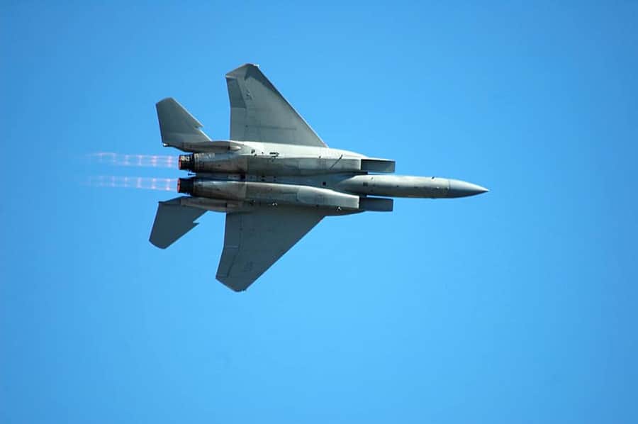 fighter-jet-flying-power-jet-airplane-military-plane-aircraft-sky