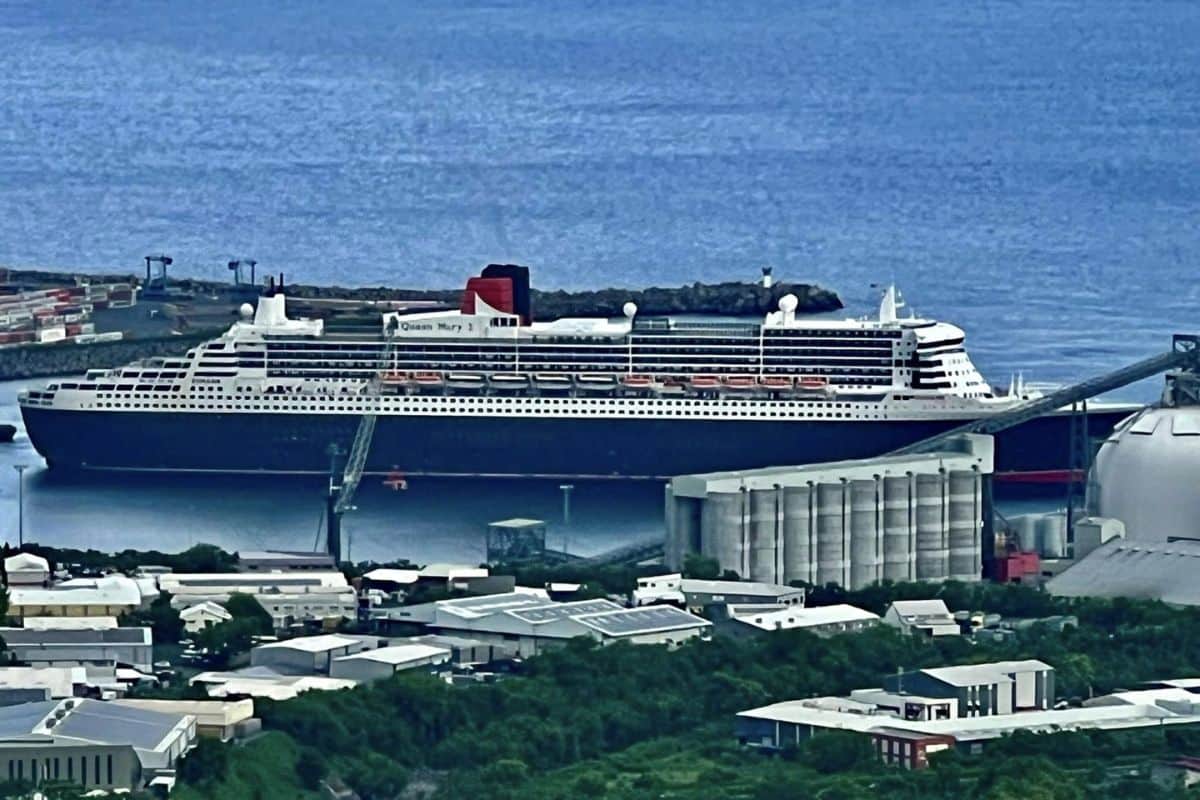 Le Queen Mary 2 accoste à La Réunion : escale d'un rêve transatlantique