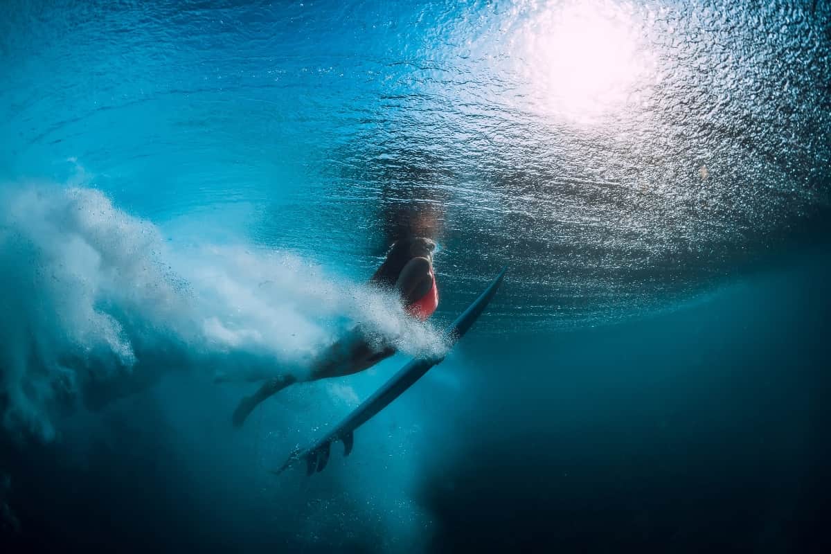 Le surf à La Réunion : une expérience unique sur des vagues légendaires