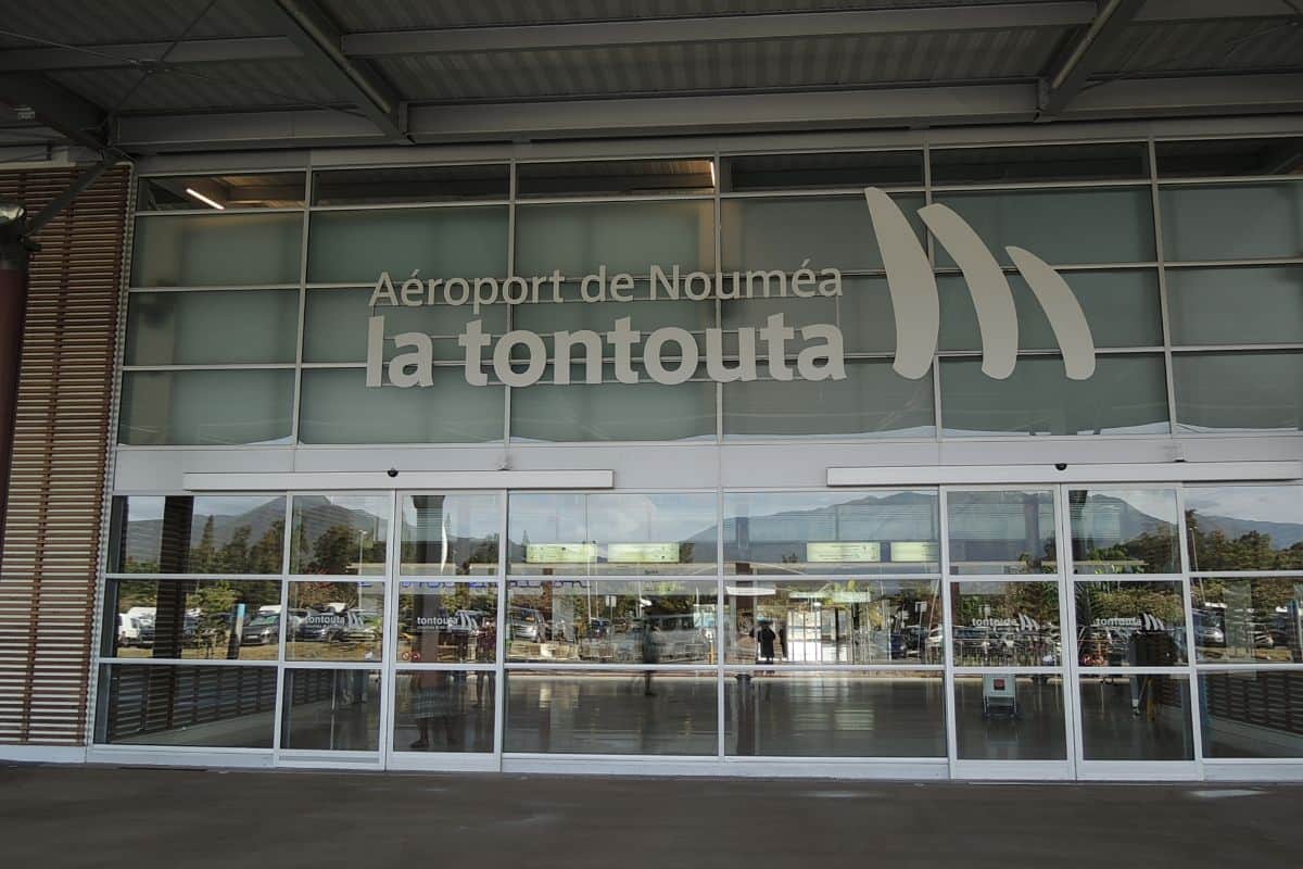 Nouvelle Calédonie fermeture prolongée de l'aéroport de Nouméa jusqu'au 2 juin, la situation reste tendue
