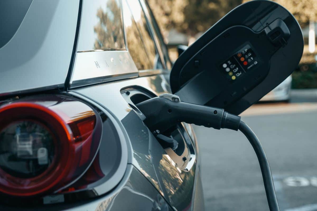 Vers une France à deux millions de véhicules électriques en 2030 le contrat stratégique de la filière automobile signé !
