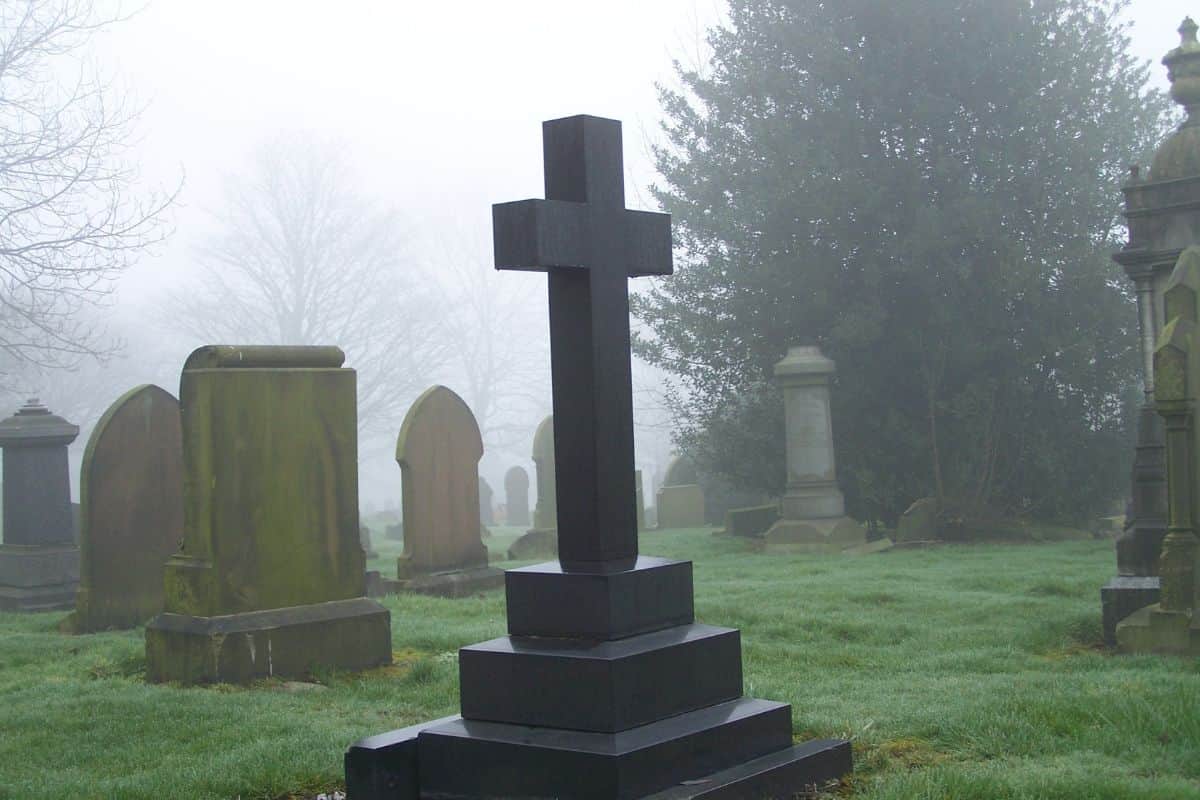 Bras-Panon vives réactions après des vols au cimetière