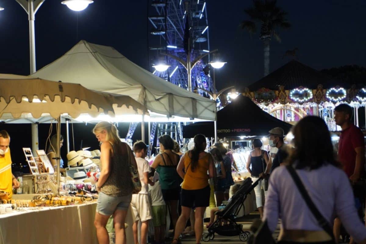 Ne manquez pas le marché nocturne de Saint-Gilles-les-Bains ce samedi !