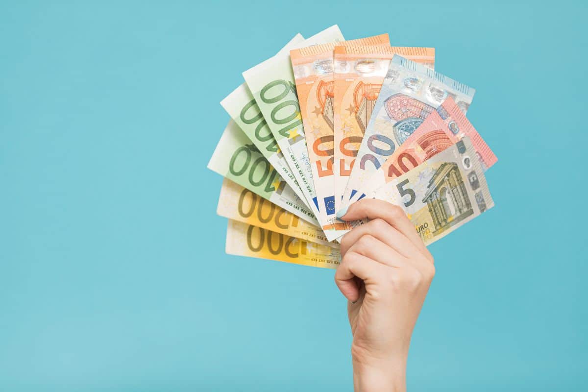Le SMIC en France dépasse les 1400 euros dès novembre