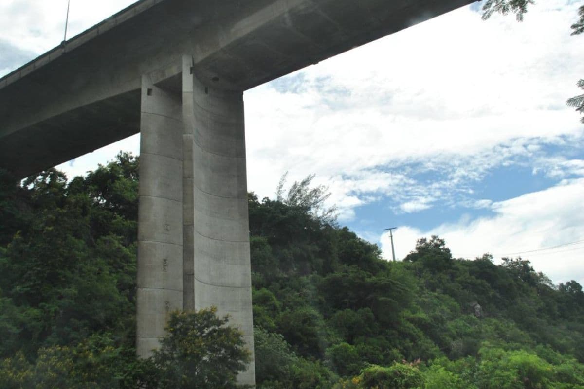 Le pont Vinh-San un policier hors service empêche un drame