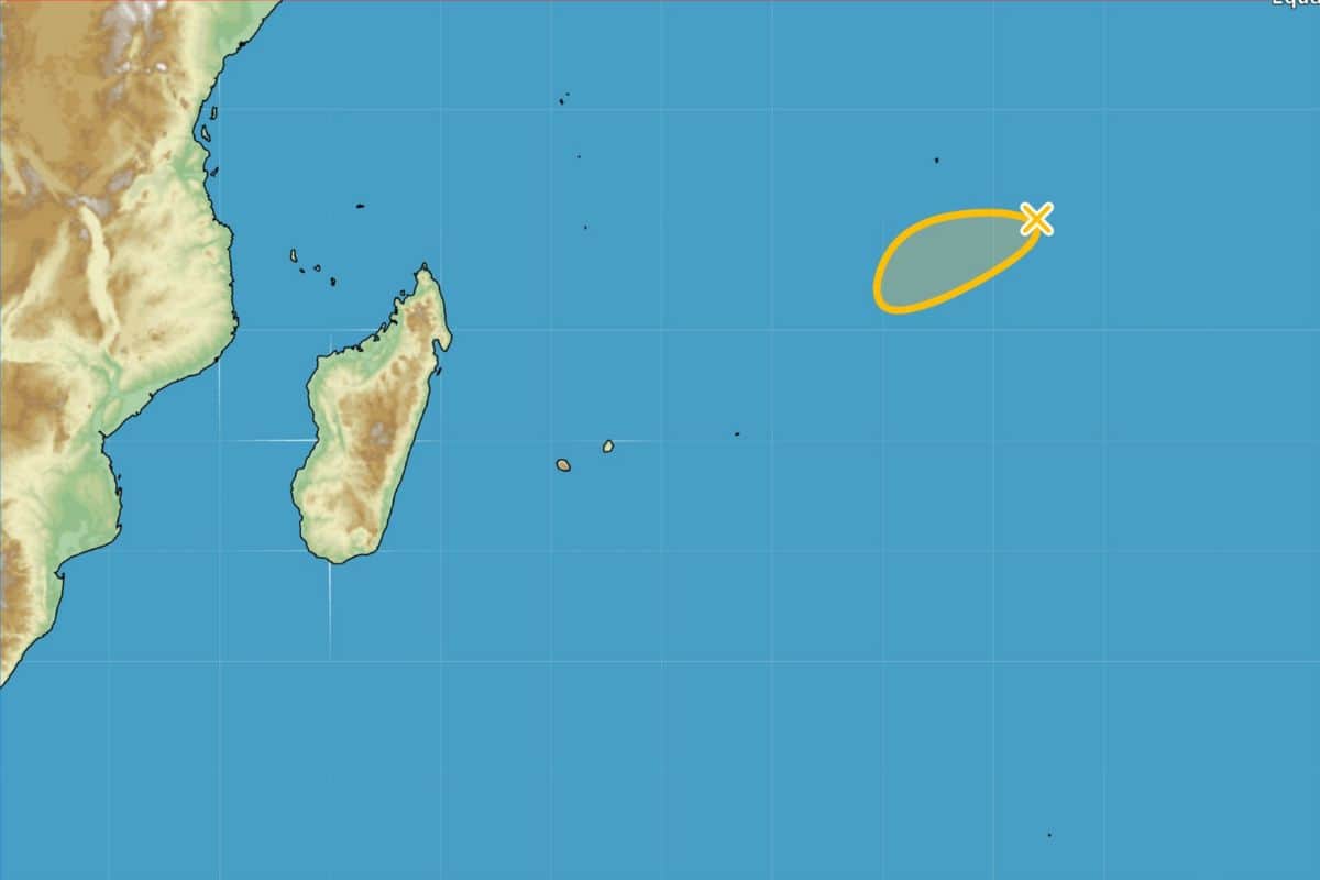 Une zone suspecte pourrait former une tempête tropicale modérée-2
