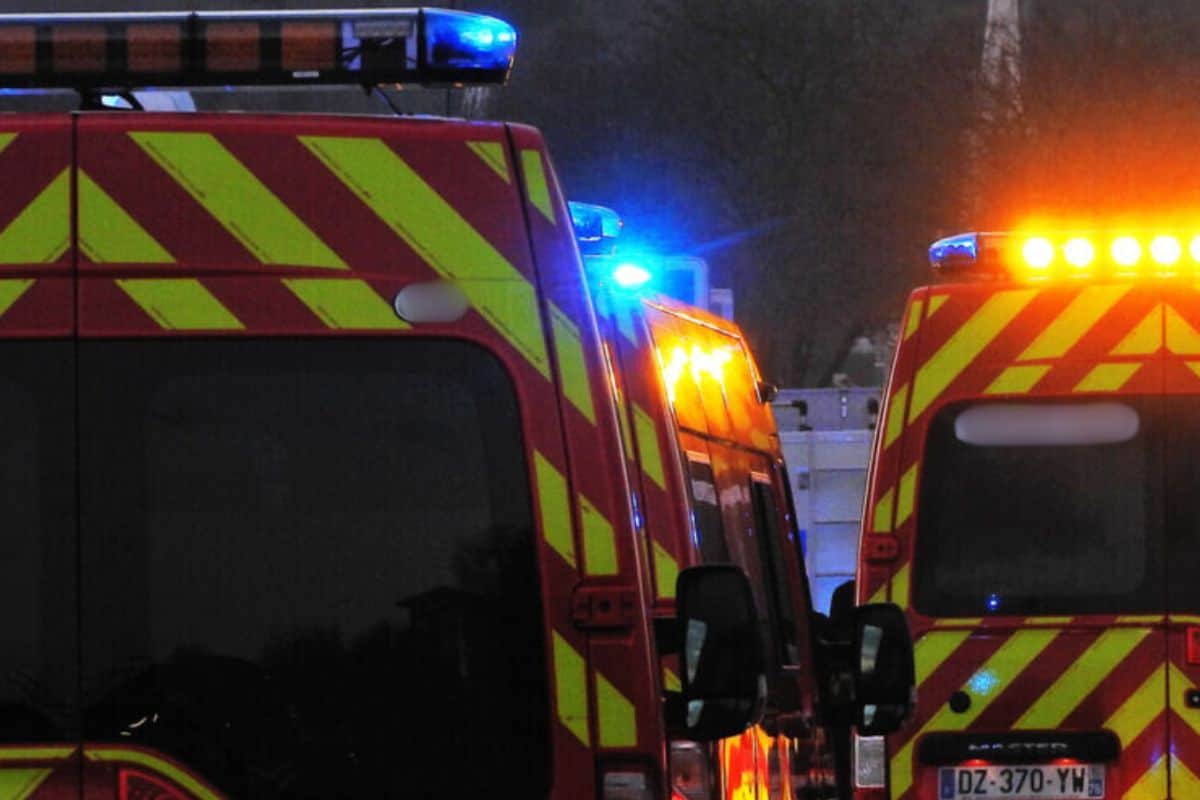Explosion d’une voiture électrique au Village by CA à Sainte-Clotilde