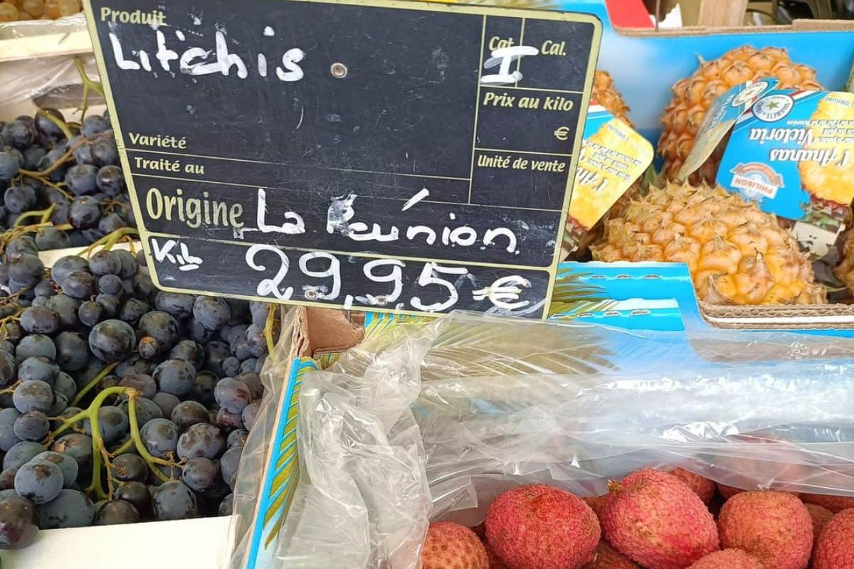 Les letchis de La Réunion à 29,95 euros le kilo en Métropole une flambée des prix qui fait débat