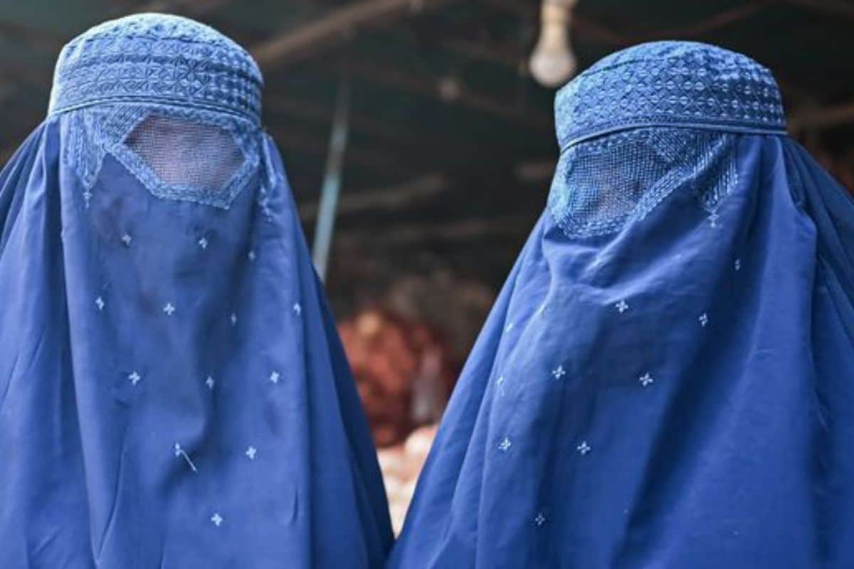 Les talibans interdisent aux femmes de se parler en Afghanistan