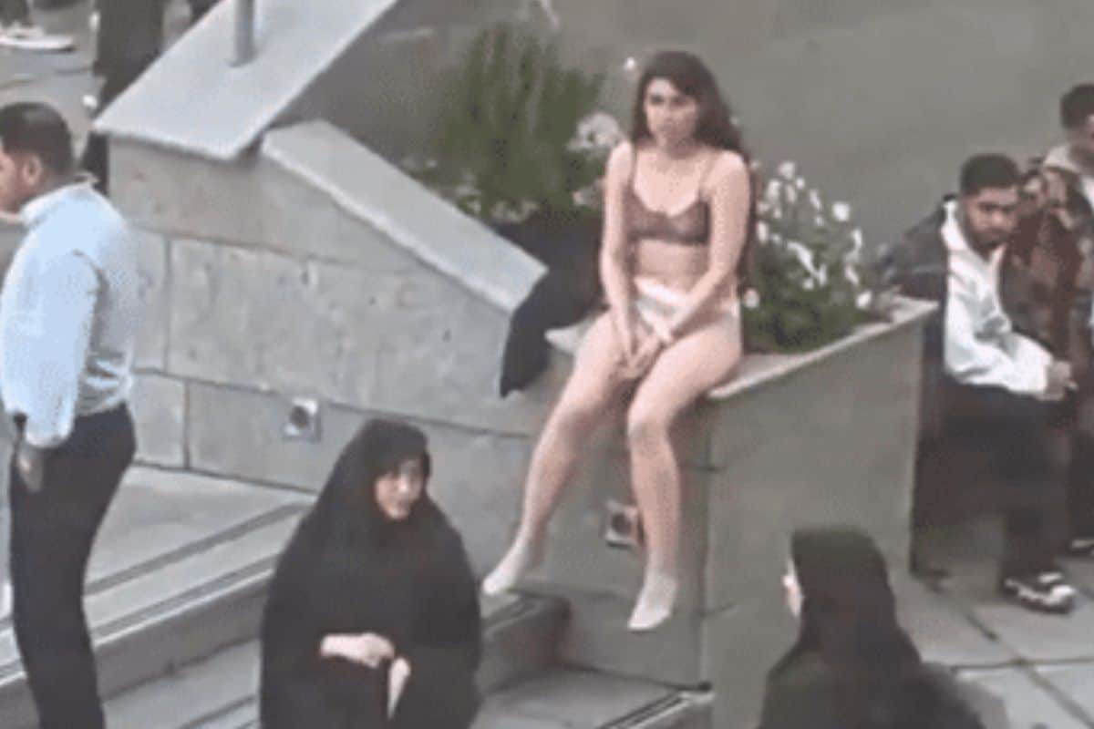 Une étudiante iranienne se dénude en pleine rue pour dénoncer le harcèlement