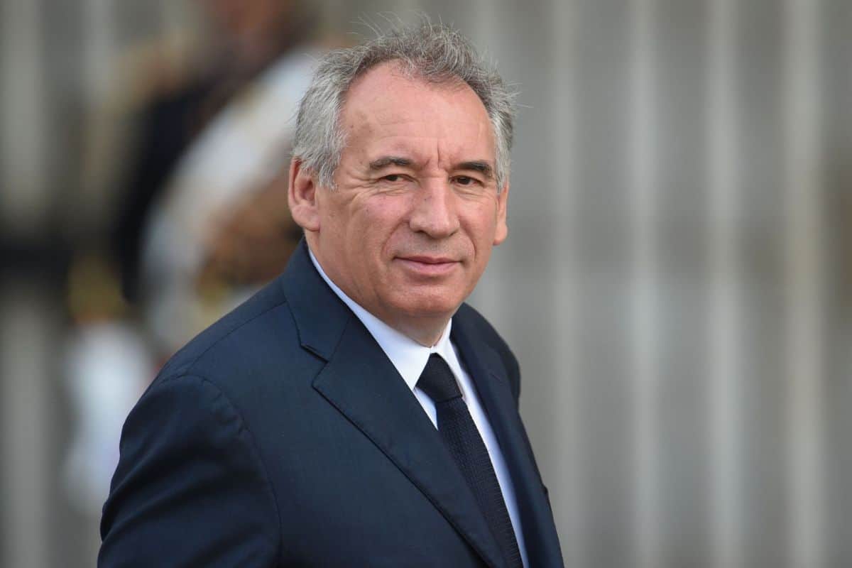 François Bayrou présente un gouvernement et confirme la réforme des retraites