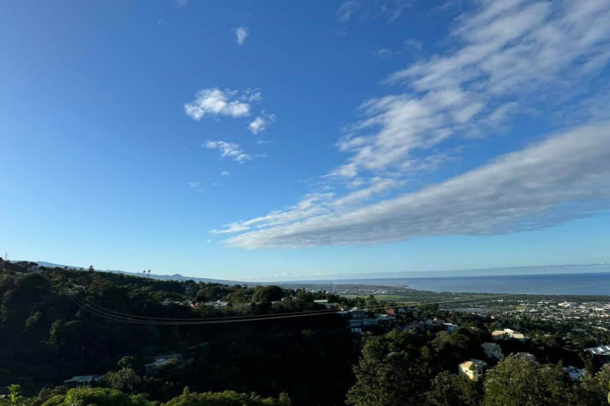 Journée ensoleillée avec quelques nuages
