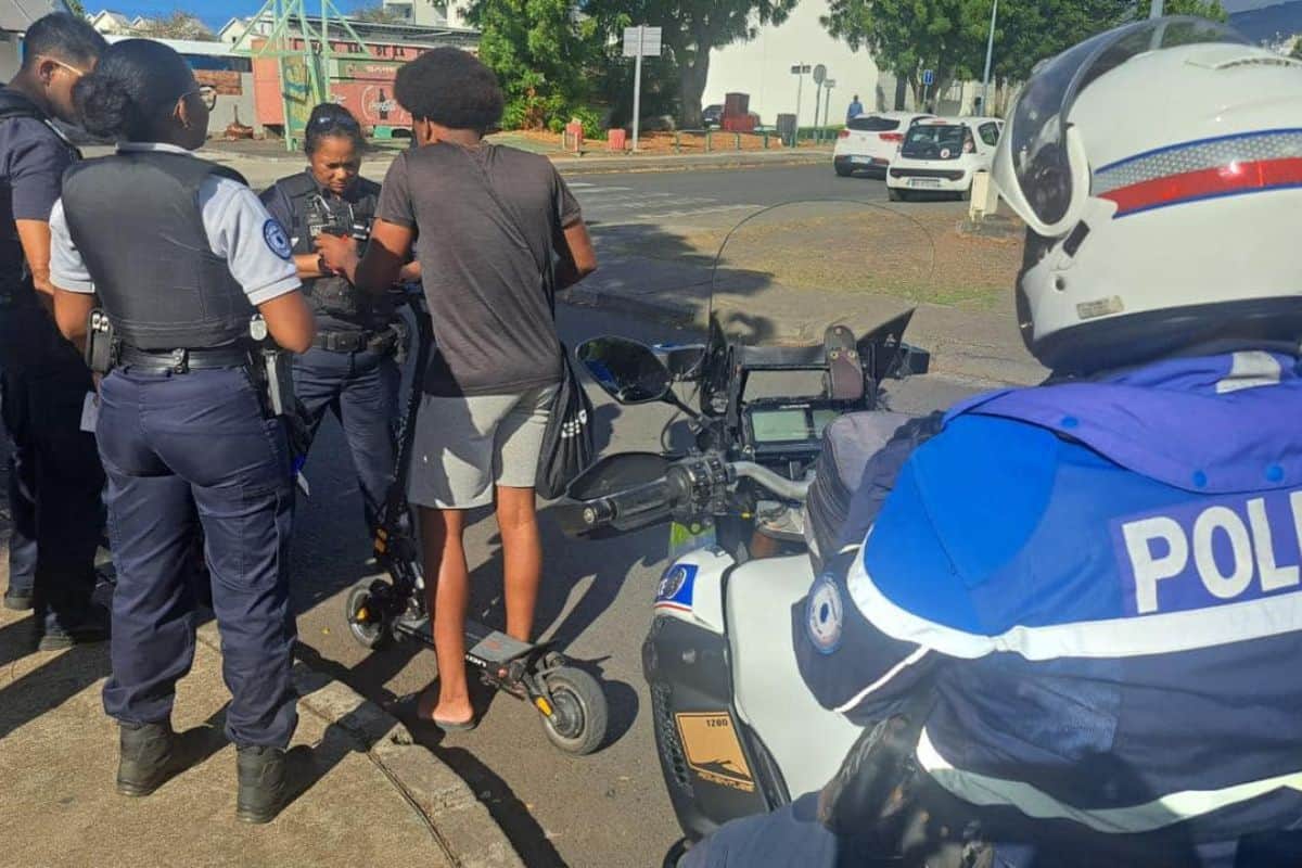 La Police renforce les contrôles sur les trottinettes électriques au Port