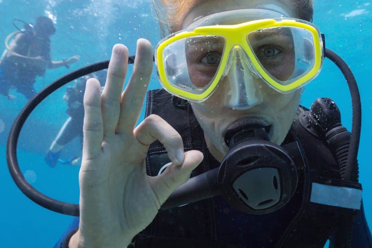 La Réunion établit un record mondial avec la plus grande chaîne humaine sous-marine