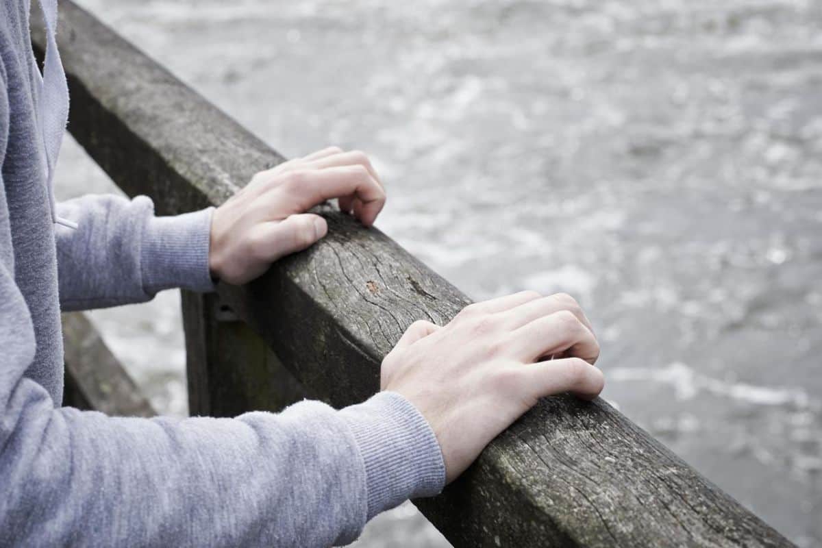 Tentative de suicide sur la route des Tamarins un homme saute du pont Grande Ravine
