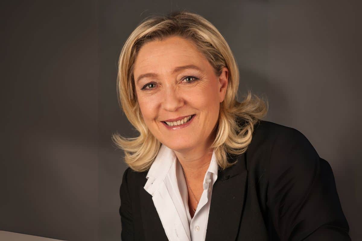 Marine Le Pen en déplacement à Mayotte après le cyclone Chido