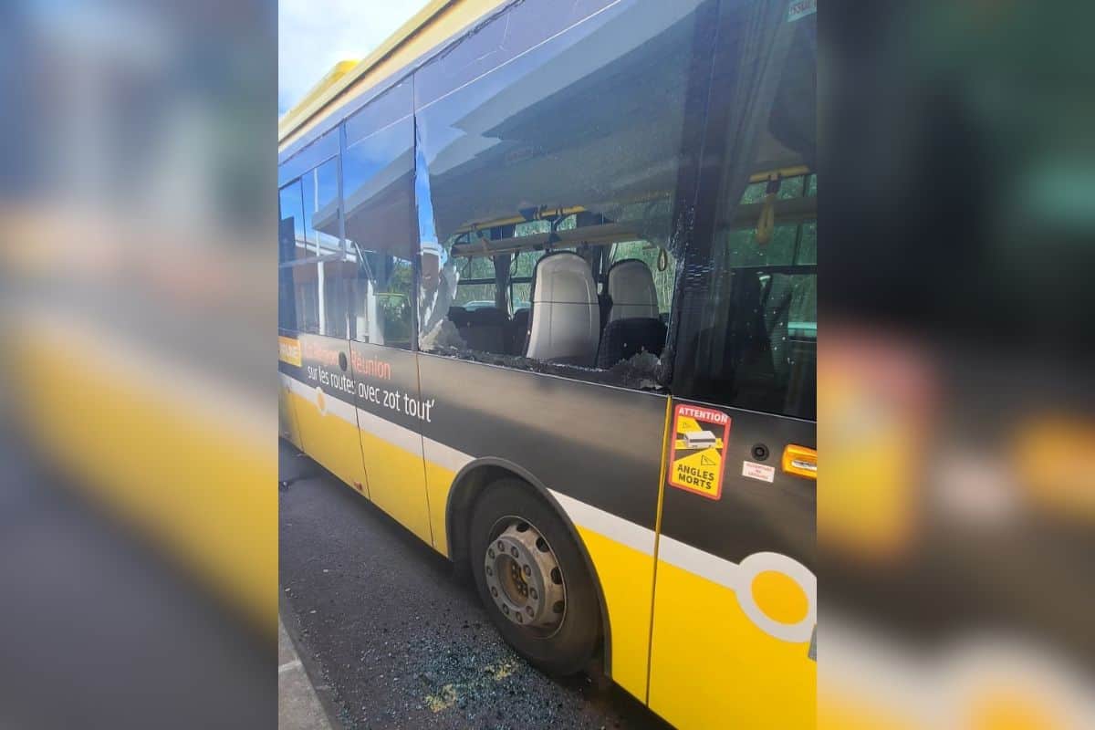 Sainte-Marie un homme interpellé après avoir caillassé un bus Car Jaune