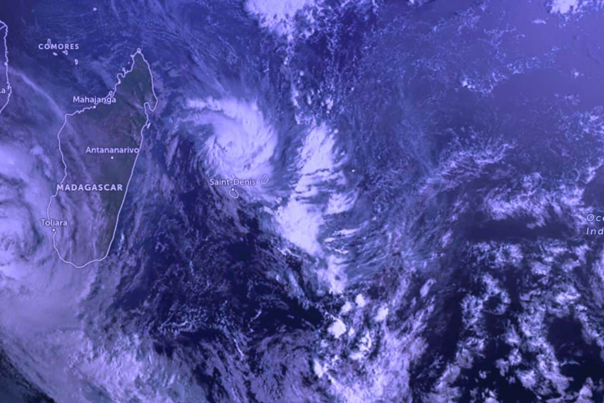Alerte violette cyclonique à La Réunion Je reste confiné