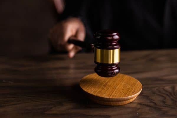 Un jeune condamné à 8 mois de prison dont 3 avec sursis après des violences contre la police à Saint-Pierre