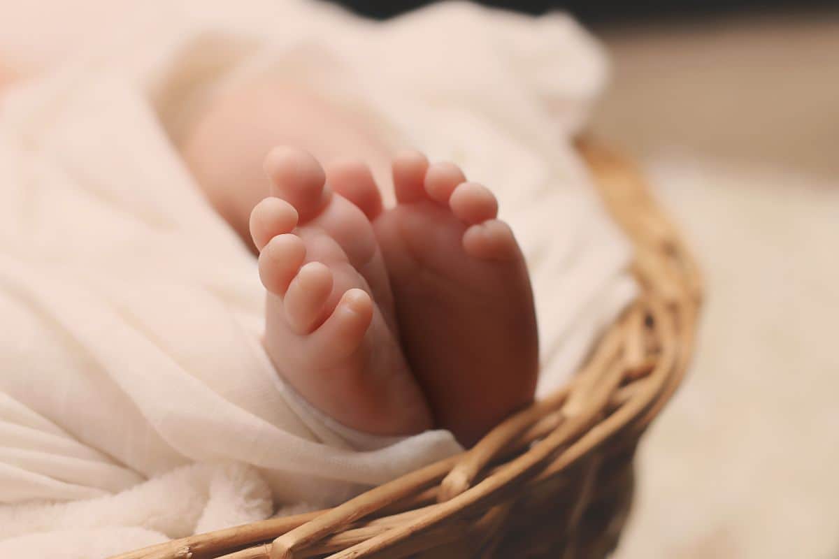 Une mère de 17 ans aurait poignardé à mort son bébé qui venait de naître à Tarare