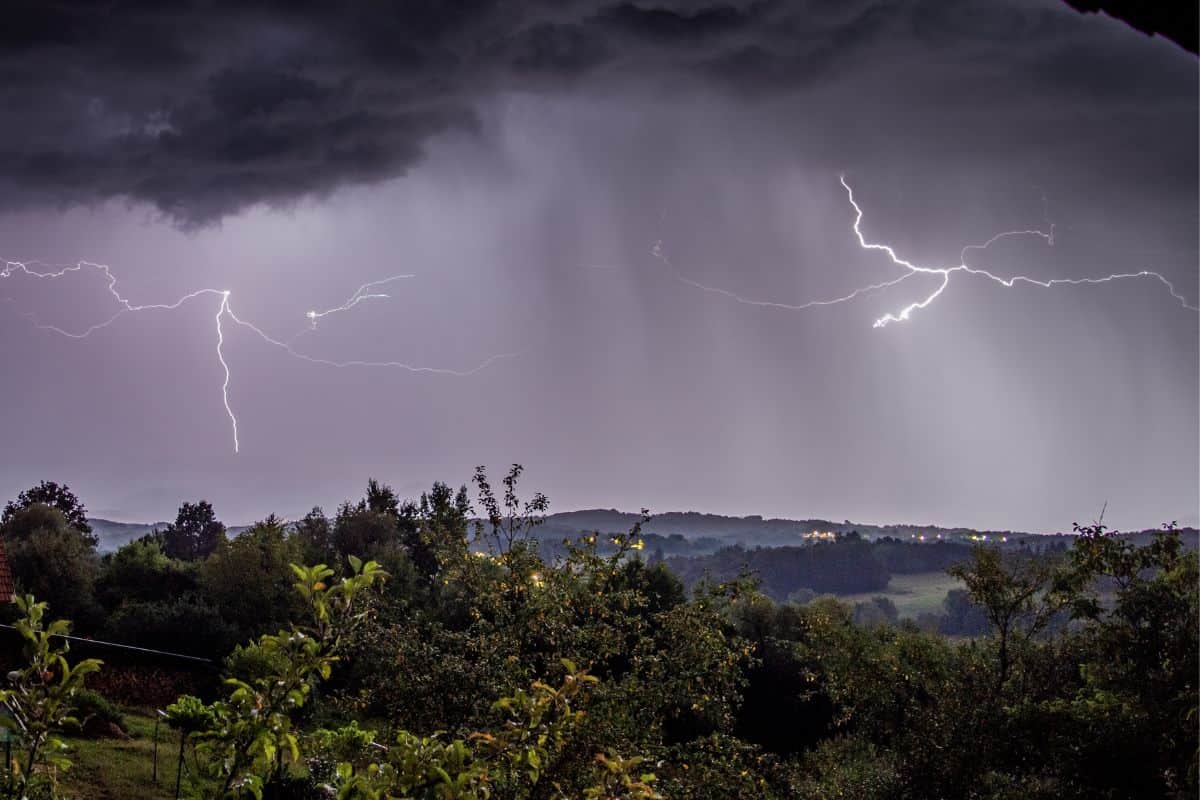 Vigilance jaune pour fortes pluies et orages dans le Nord et l’Ouest
