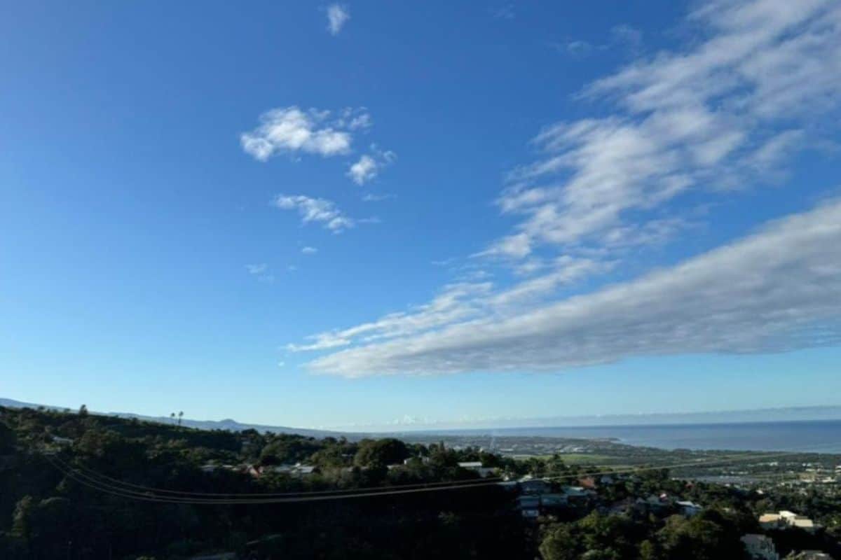 Journée ensoleillée le matin suivie d’un après-midi orageux sur les hauts de La Réunion
