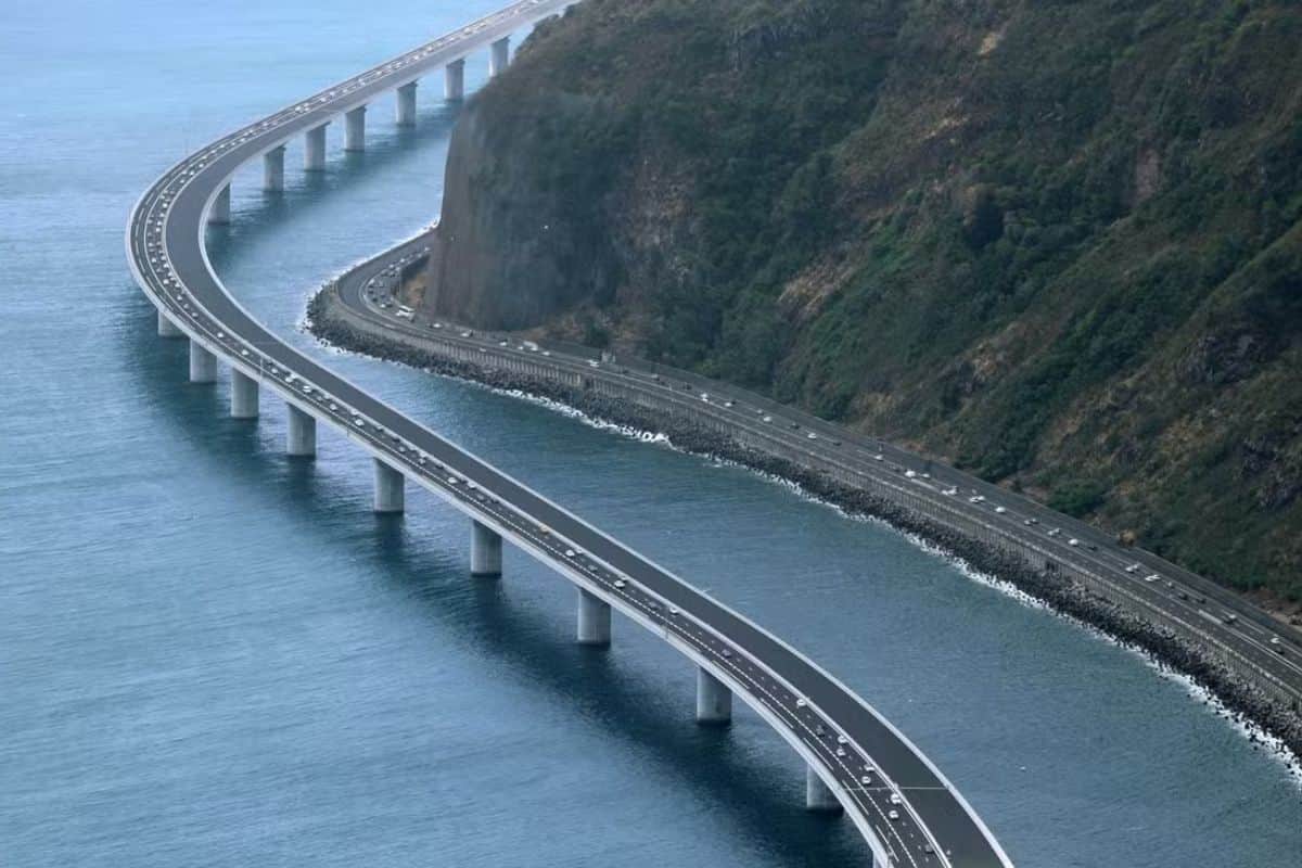 La route du littoral toujours basculée côté mer avec une réouverture prévue en fin d’après-midi