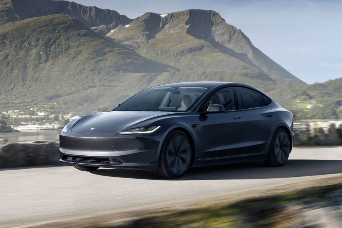 Tesla perd plus de 900 milliards de dollars en trois mois et plonge en Bourse