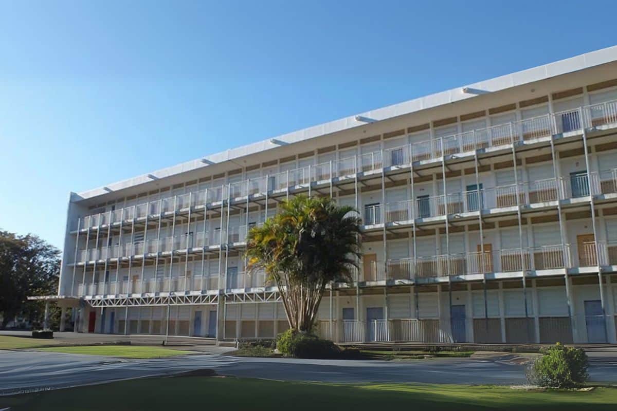 Un élève du collège Terrain Fleury au Tampon hospitalisé après une chute du quatrième étage