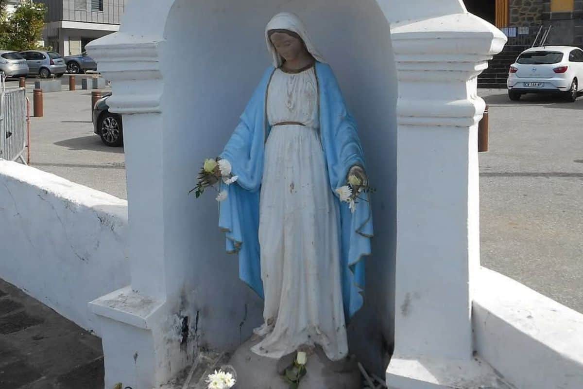 Une messe de réparation après la profanation de la statue de la Vierge Marie