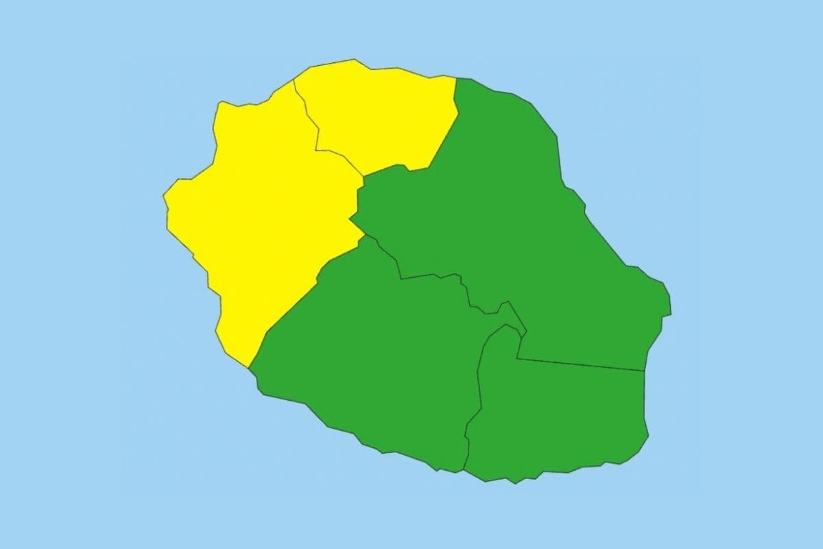 Vigilance jaune pour fortes pluies et orages sur le nord et l’ouest de La Réunion