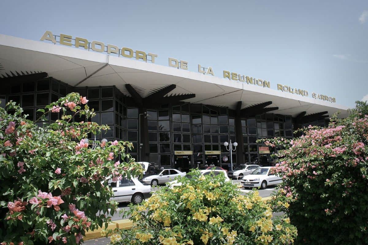 Aéroport de La Réunion un homme intercepté avec plus de 2 kg de cocaïne sur lui