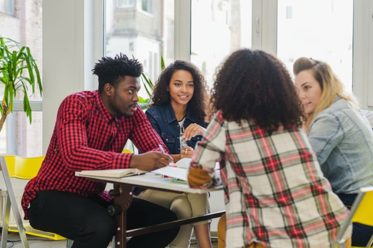 Jeunesse réunionnaise partir pour réussir ou rester pour construire