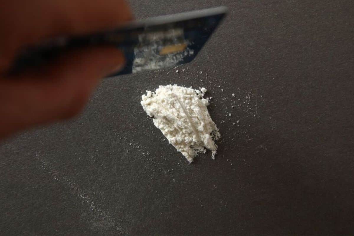 Aéroport de Gillot une mule interceptée avec près d’un kilo de cocaïne dissimulé dans ses chaussures