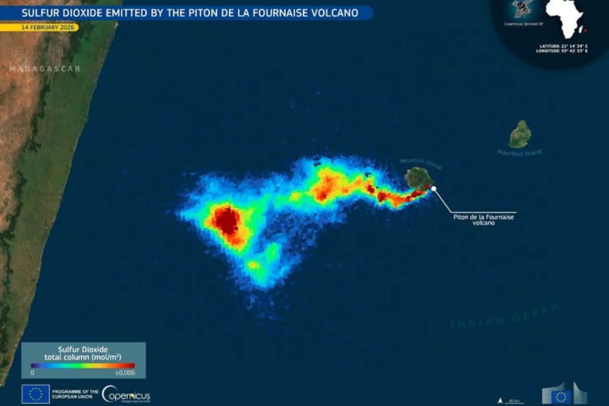Éruption à La Réunion un panache de gaz de 550 km observé par satellite