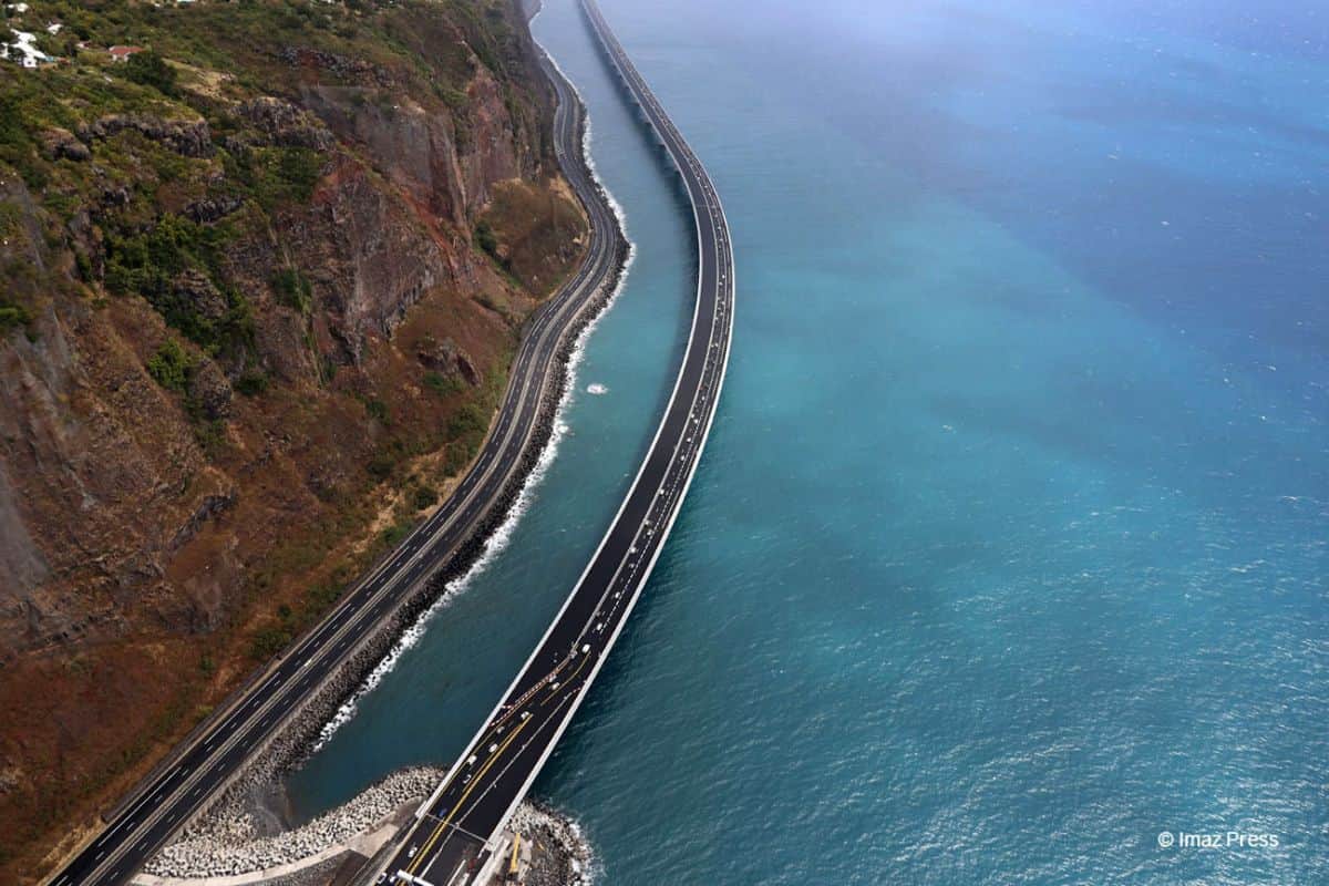 Route du Littoral Retour (enfin) des quatre voies entre Saint-Denis et La PossessionRoute du Littoral, Trafic 974, DRR Réunion, CRGT, Saint-Denis, La Possession, Inforoute, La Réunion, Journal.re