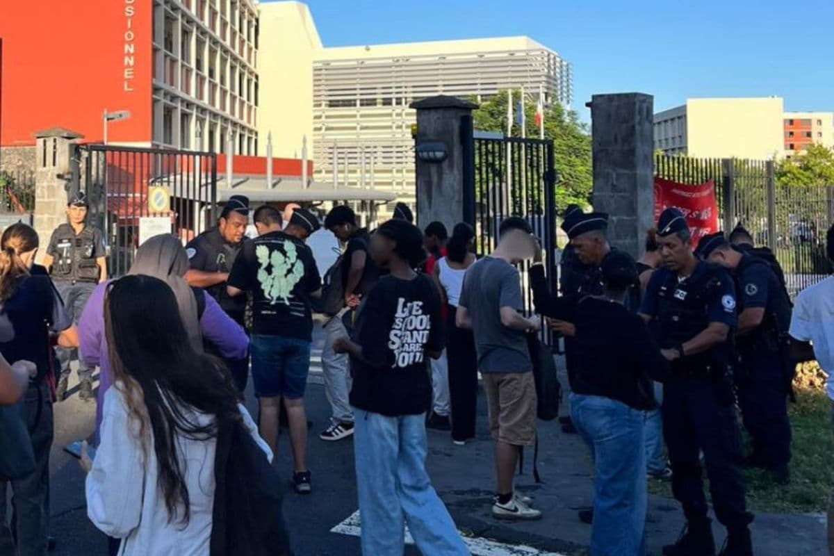 Violences scolaires à Saint-Denis opération de sécurisation menée au lycée Julien de Rontaunay