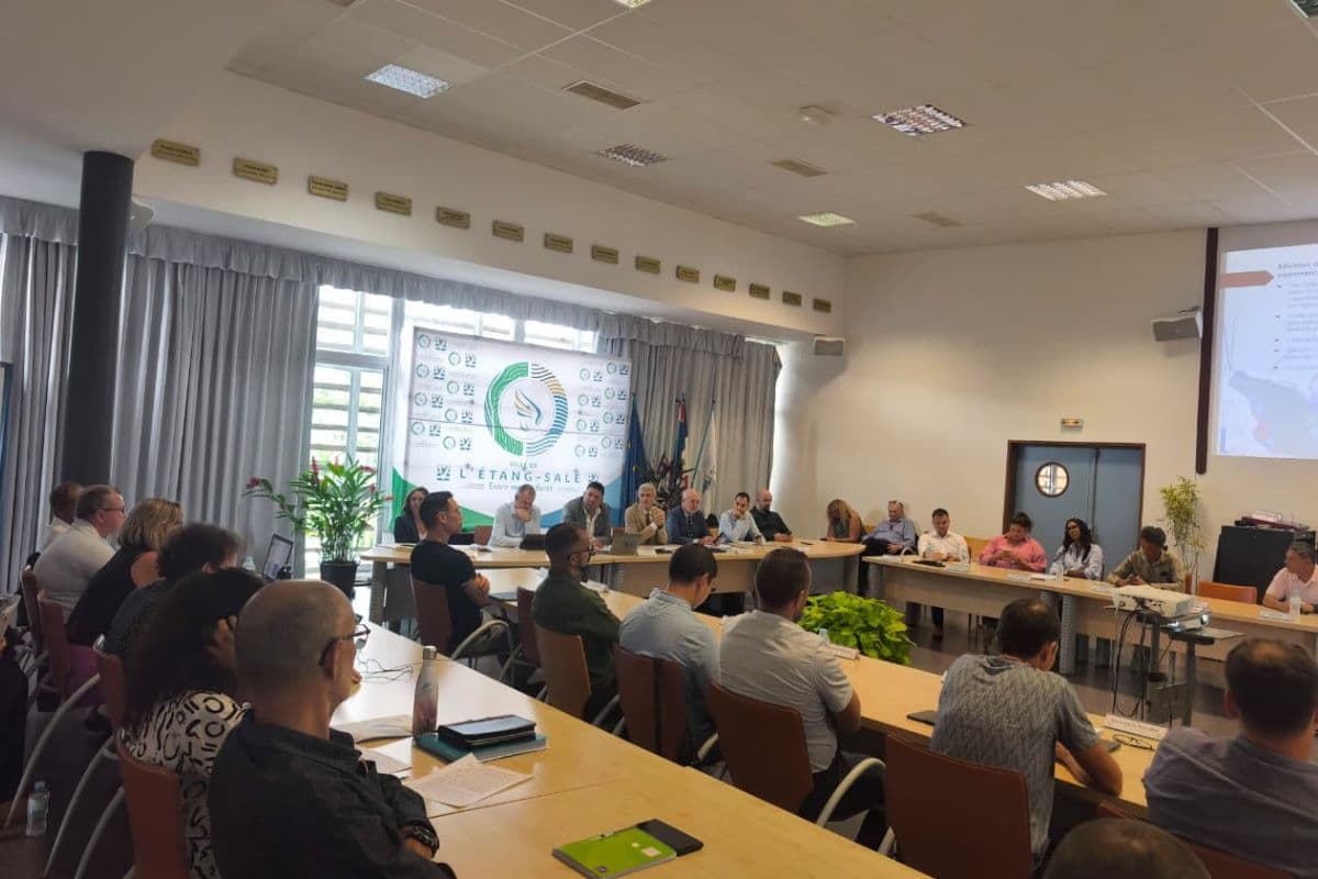 À l’Étang-Salé, entre crise sociale, pression foncière et grands projets le préfet face aux défis d’une commune sous tension