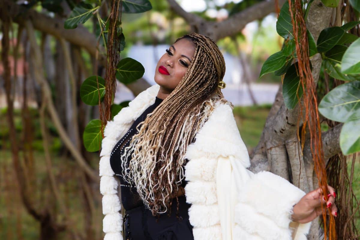 Juliana Pirogue, La Réunion, maloya, séga, culture réunionnaise, musique créole, océan Indien, AMCOI, Gérard Clara, Kaya, artiste réunionnaise, Maurice, patrimoine culturel